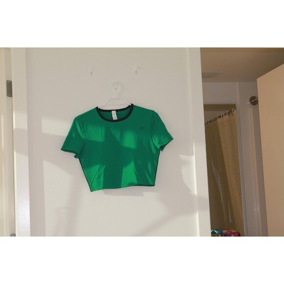 Lululemon Cropped Short Sleeve Green - built in bra - size L - Picture 6 of 7